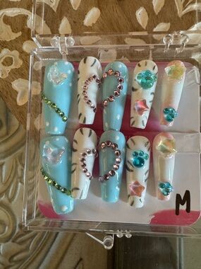 Bonitas Nails Blue and White Rhinestone Heart Press-On Nails